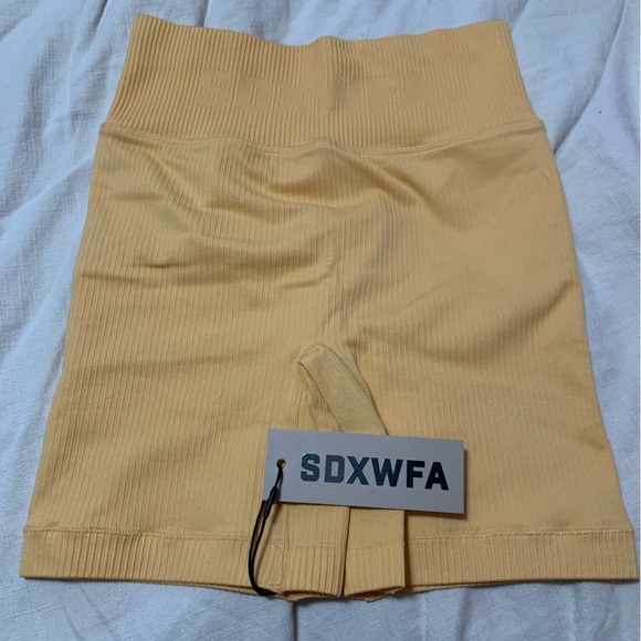 White Fox X Sarah’s day mango shorts - Picture 3 of 3